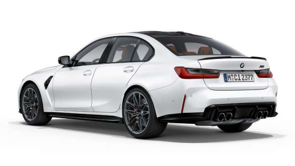 Дизайн задней части BMW M3 Competition Седан в цвете Frozen Brilliant White металлик G80 2020 Дизайн BMW M3 Competition Седан G80 2020 в цвете Frozen Brilliant White металлик, вид сзади