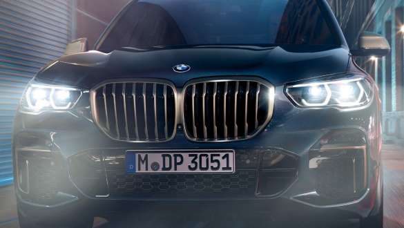 Лазерные фары BMW X5 M50i и X5 M50d G05 Лазерные фары BMW X5 M50i и M50d "Черный Карбон металлик", G05 2018 SUV, вид спереди