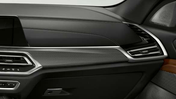 Декоративные планки BMW X5 M50i и M50d G05 Декоративные планки "Алюминий Tetragon" BMW X5 M50i и M50d G05 2018 SUV, салон