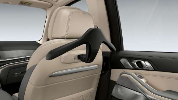 Плечики для одежды BMW для системы Travel & Comfort BMW X7 M60i xDrive G07 LCI Плечики для одежды BMW для системы Travel & Comfort BMW X7 M60i xDrive G07 LCI, крупный план