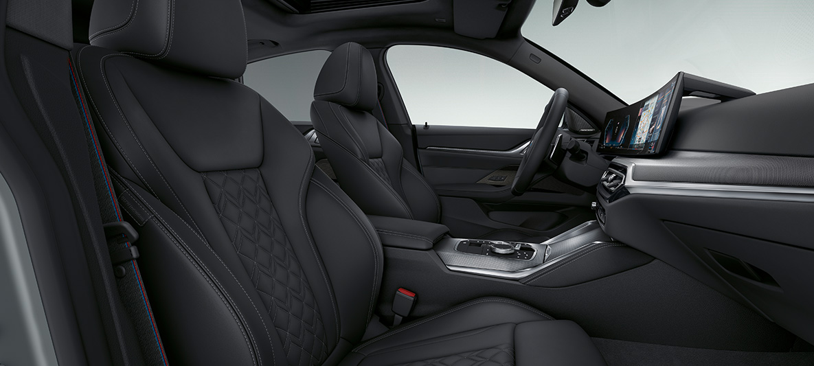 Салон BMW 4 серии Gran Coupe G26 2021, отделка кожей Merino "Черный" Салон BMW 4 серии Gran Coupe G26 2021, BMW Individual расширенная отделка кожей Merino "Черный"