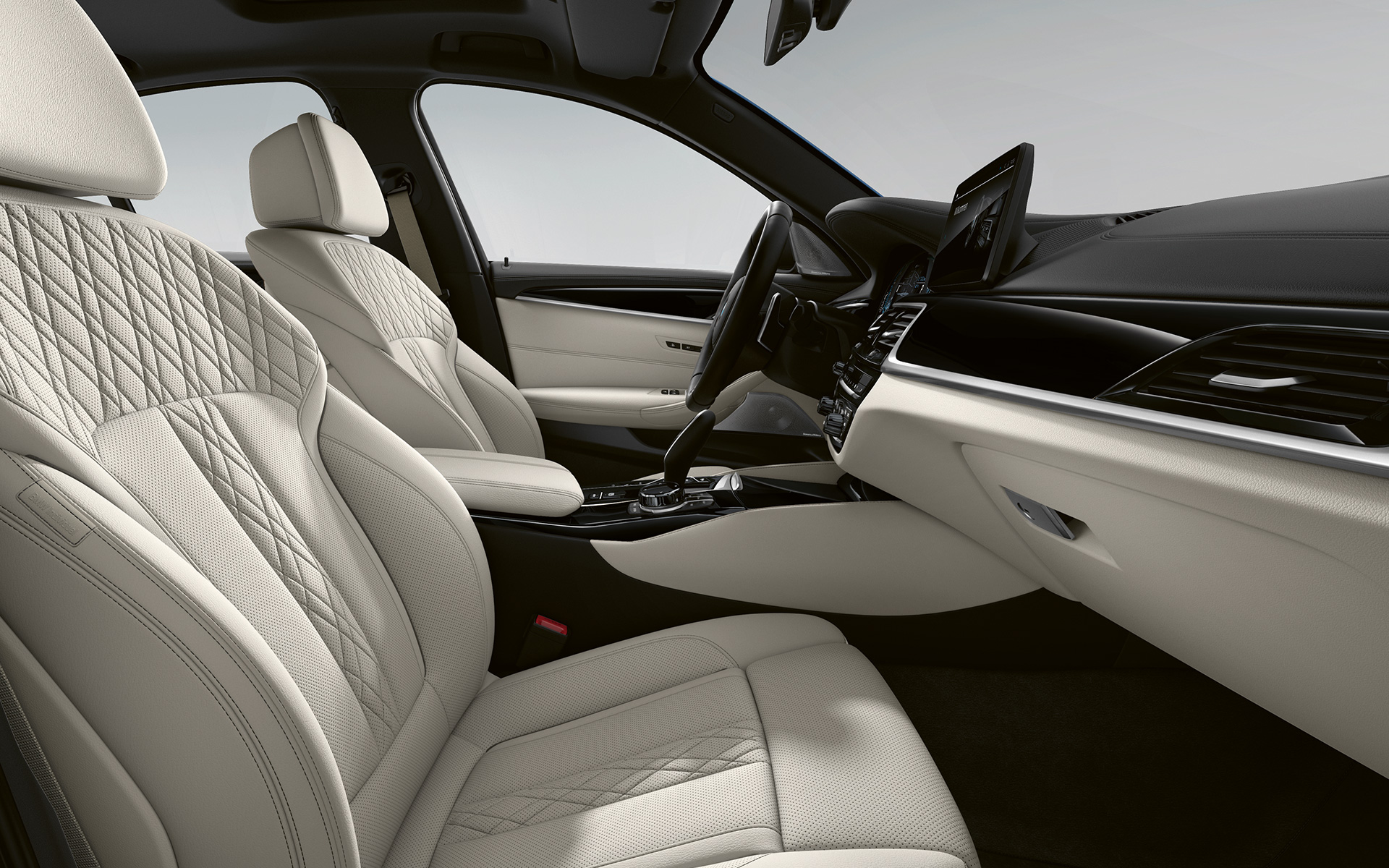 Седан BMW 5 серии G30 Facelift 2020 салон BMW Individual полная отделка кожей Merino в цвете Smoke White Седан BMW 5 серии G30 Facelift 2020 салон BMW Individual, полная отделка кожей Merino в цвете Smoke White