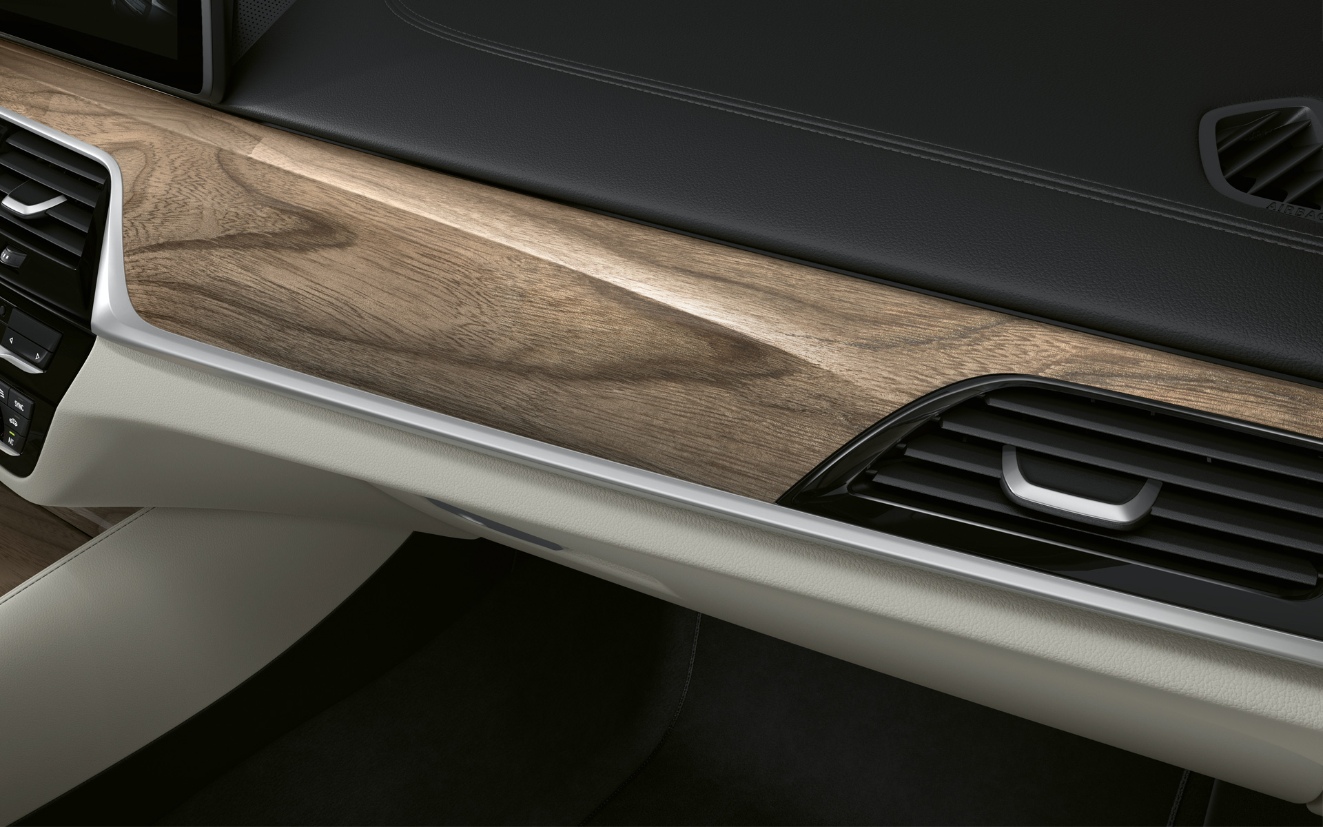 Седан BMW 5 серии G30 Facelift 2020, кокпит детально отделка салона Light Sen wood Седан BMW 5 серии G30 Facelift 2020, кокпит детально отделка салона Light Sen wood