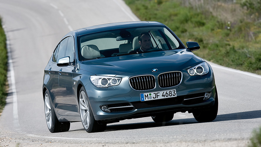 BMW 5 Серии Gran Turismo (F07) вид спереди с поворотом в три четверти BMW 5 Серии Gran Turismo (F07) вид спереди с поворотом в три четверти