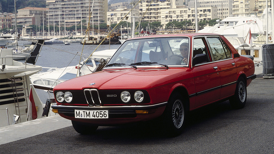 BMW 520 (E12) вид спереди с поворотом в три четверти BMW 520 (E12) вид спереди с поворотом в три четверти