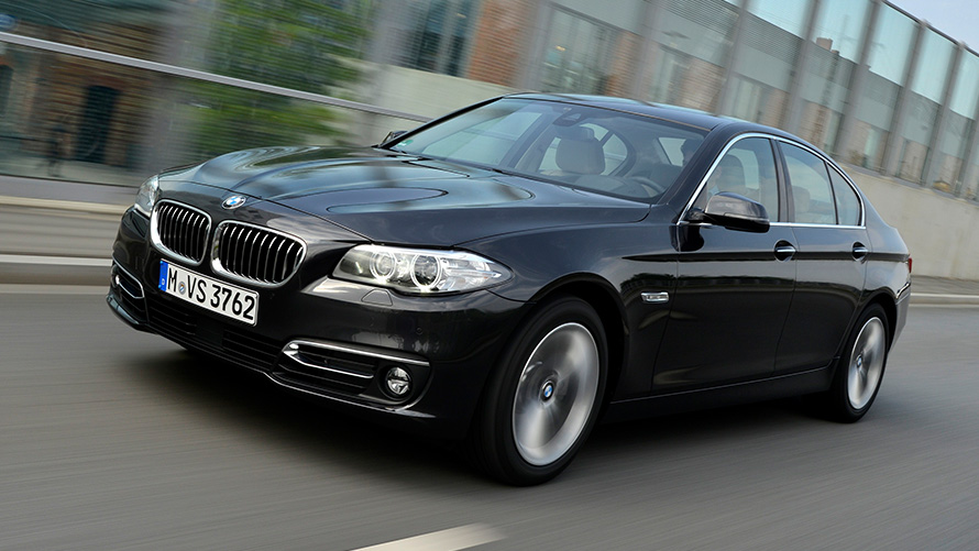 BMW 518d Sedan (F10 LCI) вид сбоку с поворотом в три четверти BMW 518d Sedan (F10 LCI) вид сбоку с поворотом в три четверти