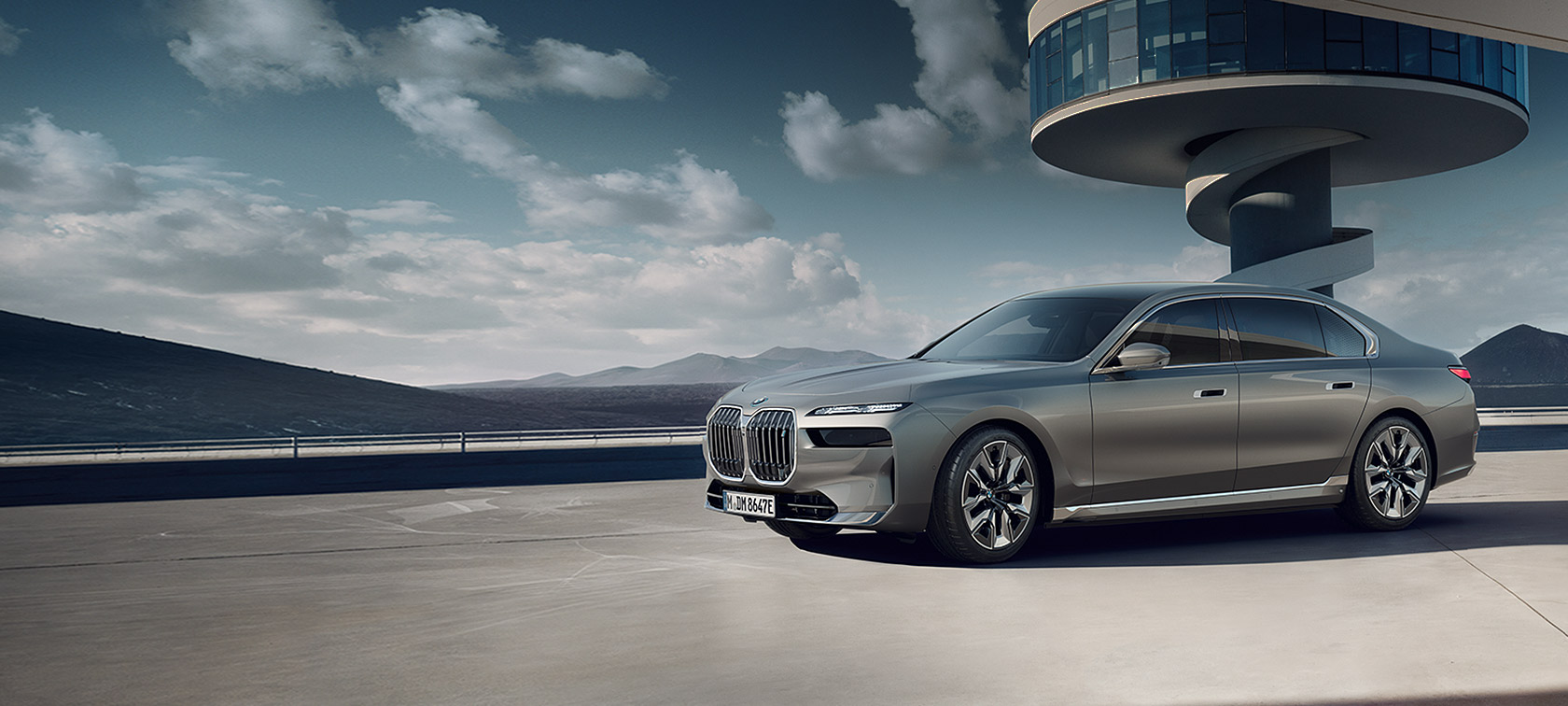 BMW i7 G70 2022 Седан BMW Individual Oxid grey metallic, вид сбоку
