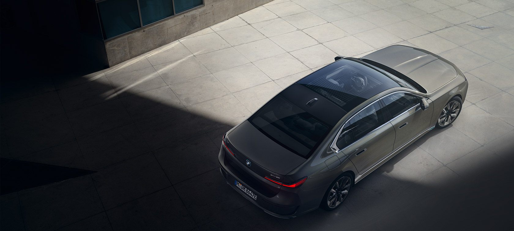 BMW i7 Седан G70 вид сверху BMW i7 Седан G70 BMW Individual Oxid grey metallic, вид сверху