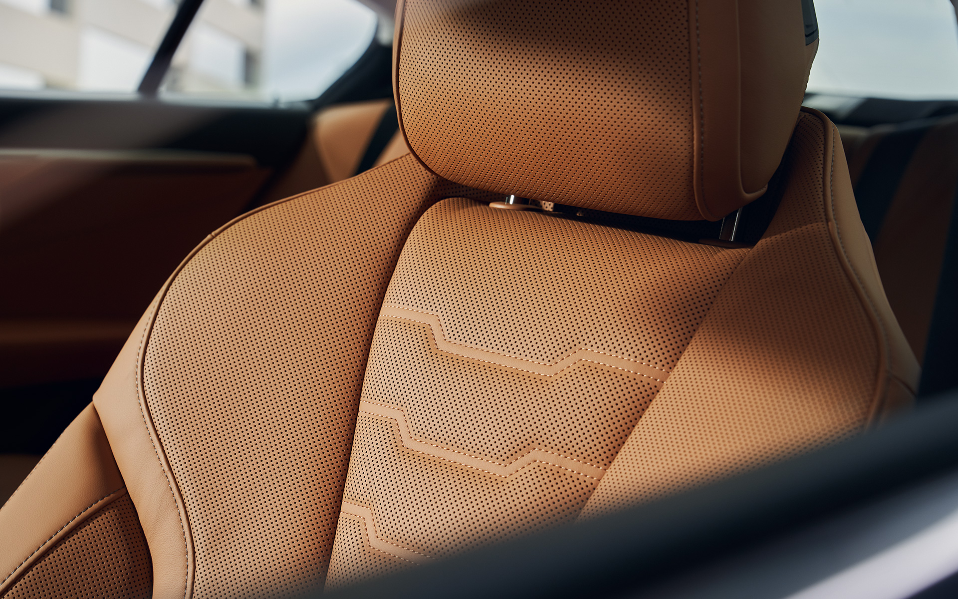 BMW Individual полная отделка кожей Merino "Коньяк" BMW M850i xDrive Gran Coupe G16 LCI Facelift 2022 BMW M850i xDrive Gran Coupe G16 LCI Facelift 2022, BMW Individual полная отделка кожей Merino "Коньяк" крупным планом