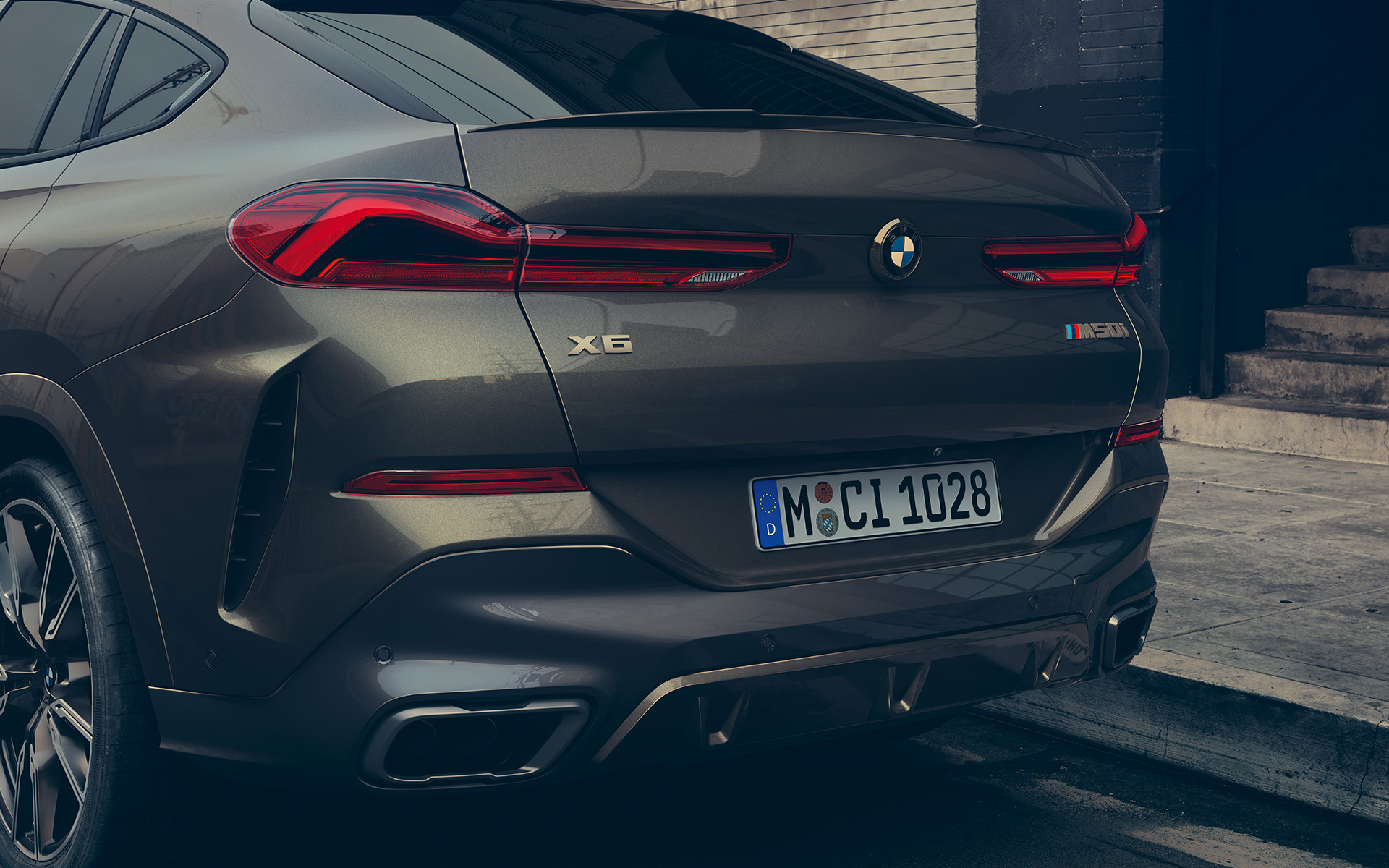 Крупный план BMW X6 M50i, сзади G06 2018 SUV