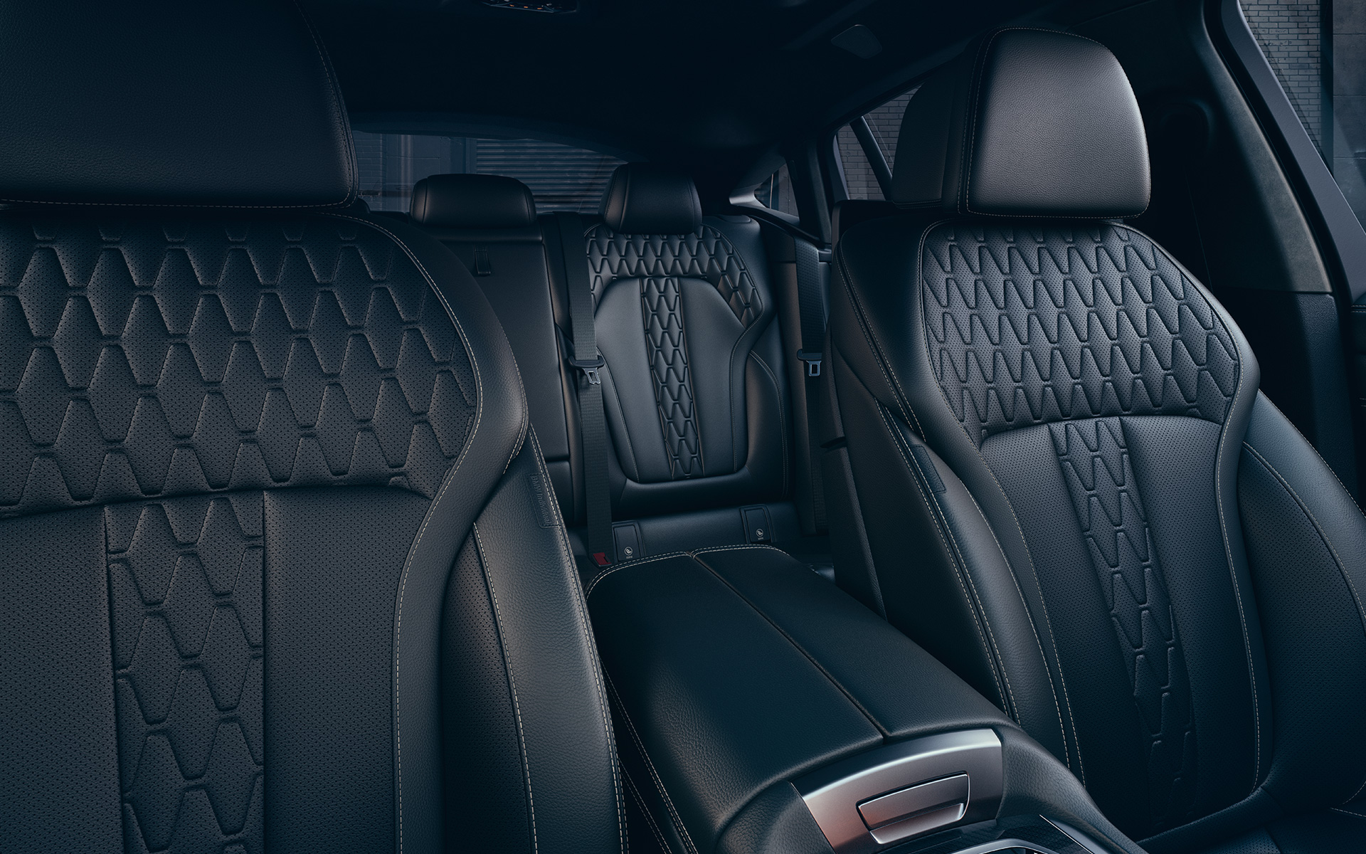 Салон со спортивными сиденьями BMW X6 M50i M50d G06 2018 SUV