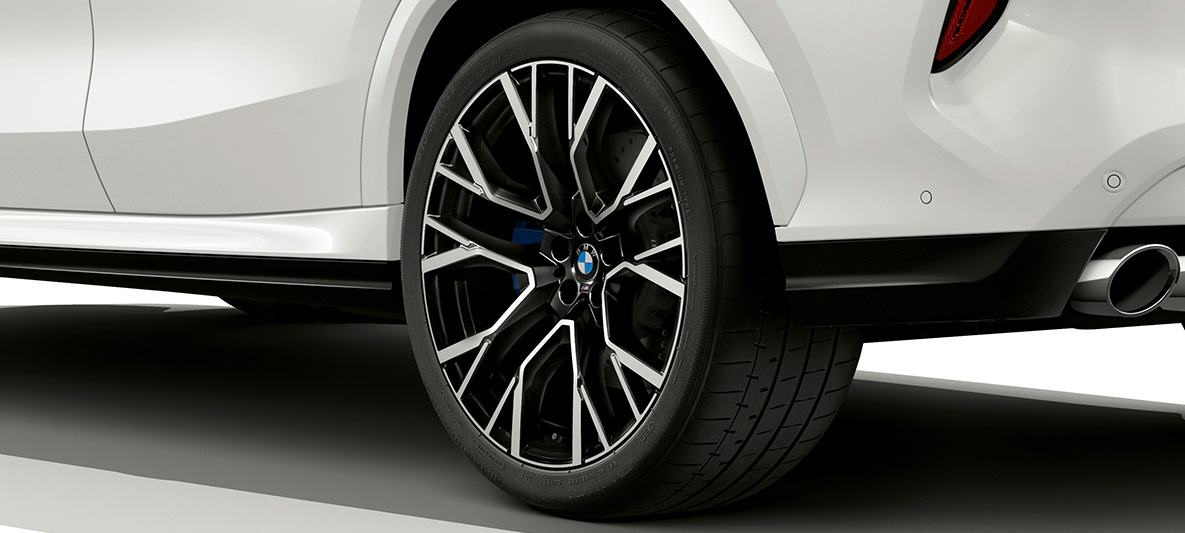 21" M легкосплавные диски M Bicolour Orbit Grey BMW X6 M F96 21" M легкосплавные диски Bicolour Orbit Grey BMW X6 M F96 2020 SUV, крупный план