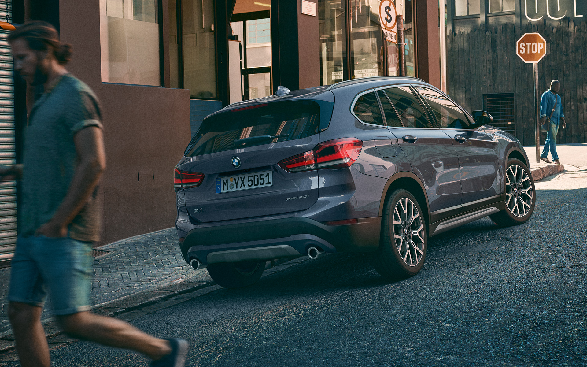 BMW X1 F48 LCI, вид сзади в три четверти, с видом на задние светодиодные фонари