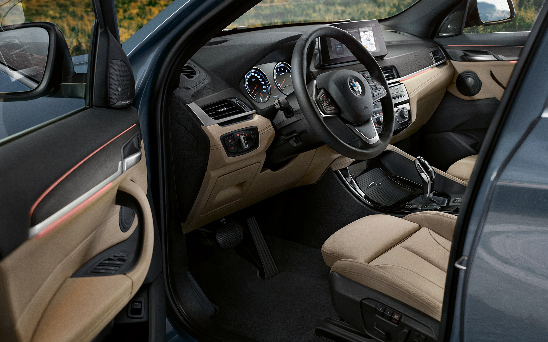 BMW X1 F48 LCI, интерьер с многофункциональным рулевым колесом