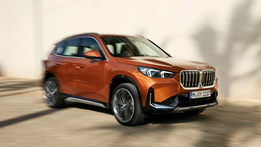 Динамические характеристики BMW X1 U11 ICE xLine 2022 BMW X1 U11 ICE 2022 xLine в цвете Utah Orange metallic, динамические характеристики