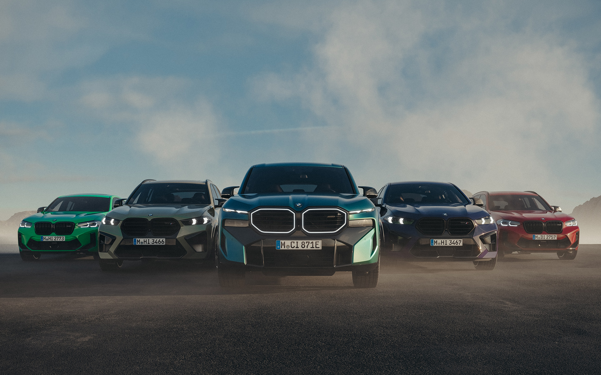 Линейка автомобилей BMW X, выстроенные клином Линейка автомобилей BMW X U11, G01, G02, G05, G06, G07, G09, выстроенные клином
