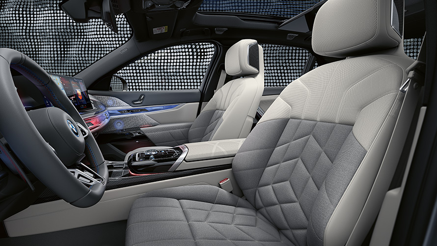 BMW 7 Серии G70 передние сиденья "Дымный Белый"/"Светлый Серый" BMW 7 Серии G70 передние сиденья "Дымный Белый"/"Светлый Серый"