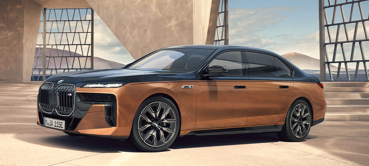 BMW 7 Серия G70 BMW Individual Liquid Copper BMW 7 Серия G70 BMW Individual Liquid Copper, вид спереди с поворотом в три четверти