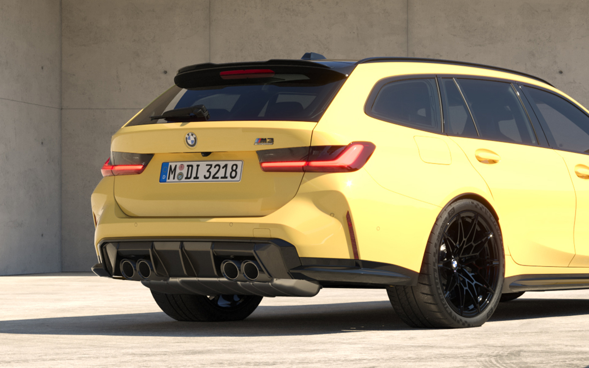 BMW M3 Competition M xDrive Touring G81 2022 BMW Individual Dakar Yellow, вид сзади с поворотом в три четверти BMW M3 Competition M xDrive Touring G81 2022 BMW Individual Dakar Yellow, вид сзади с поворотом в три четверти