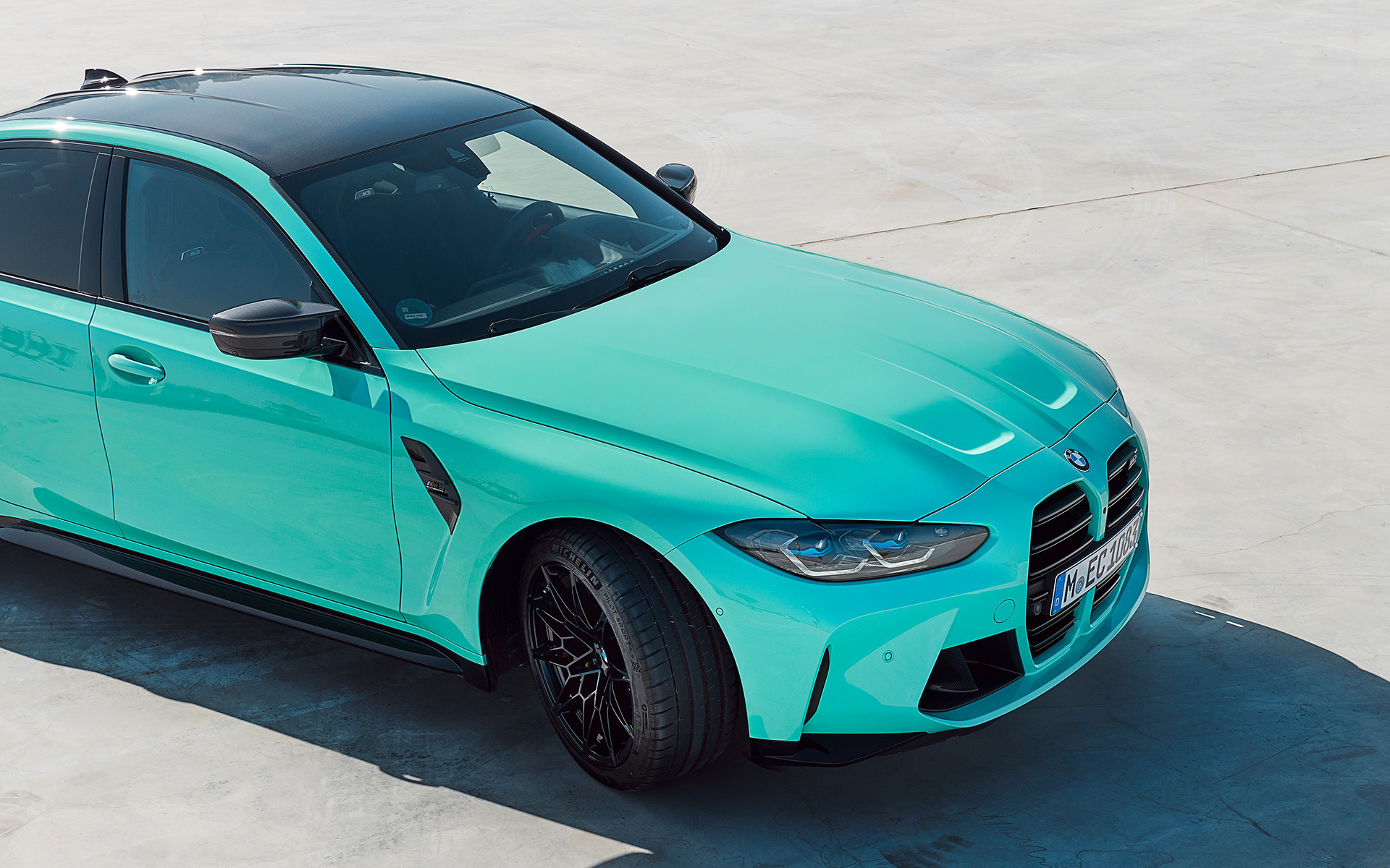 BMW M3 Sedan G80 2021 BMW Individual Mint Green, вид сбоку с поворотом в три четверти BMW M3 Sedan G80 2021 BMW Individual Mint Green, вид сбоку с поворотом в три четверти, вид сверху