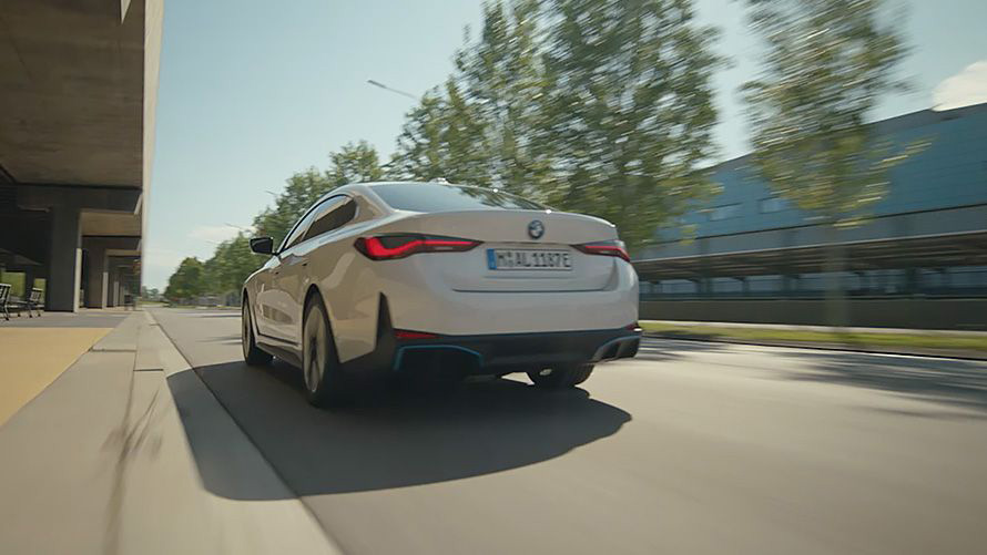 Видеоролик «Электромобили BMW: электрифицирующий заряд динамики BMW i4» Видеоролик «Электромобили BMW: электрифицирующий заряд динамики BMW i4»