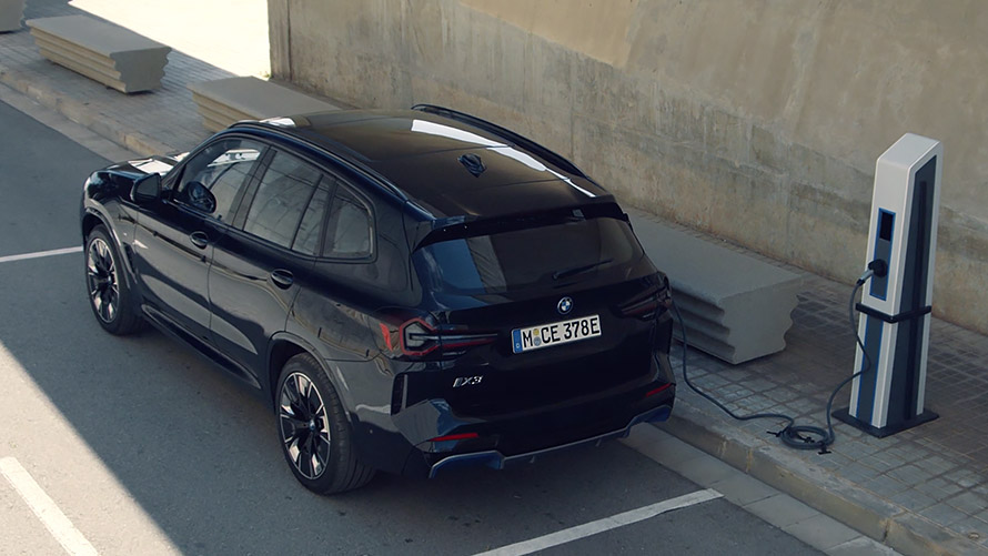 Видеоролик «Электромобили BMW: высоковольтная аккумуляторная батарея BMW iX3» Видеоролик «Электромобили BMW: высоковольтная аккумуляторная батарея BMW iX3»