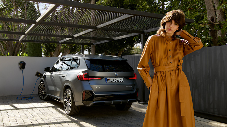 BMW X1 Plug-in Hybrid 2022 U11 Зарядка заднего вида с моделью BMW X1 Plug-in Hybrid 2022 U11 Зарядка заднего вида с моделью