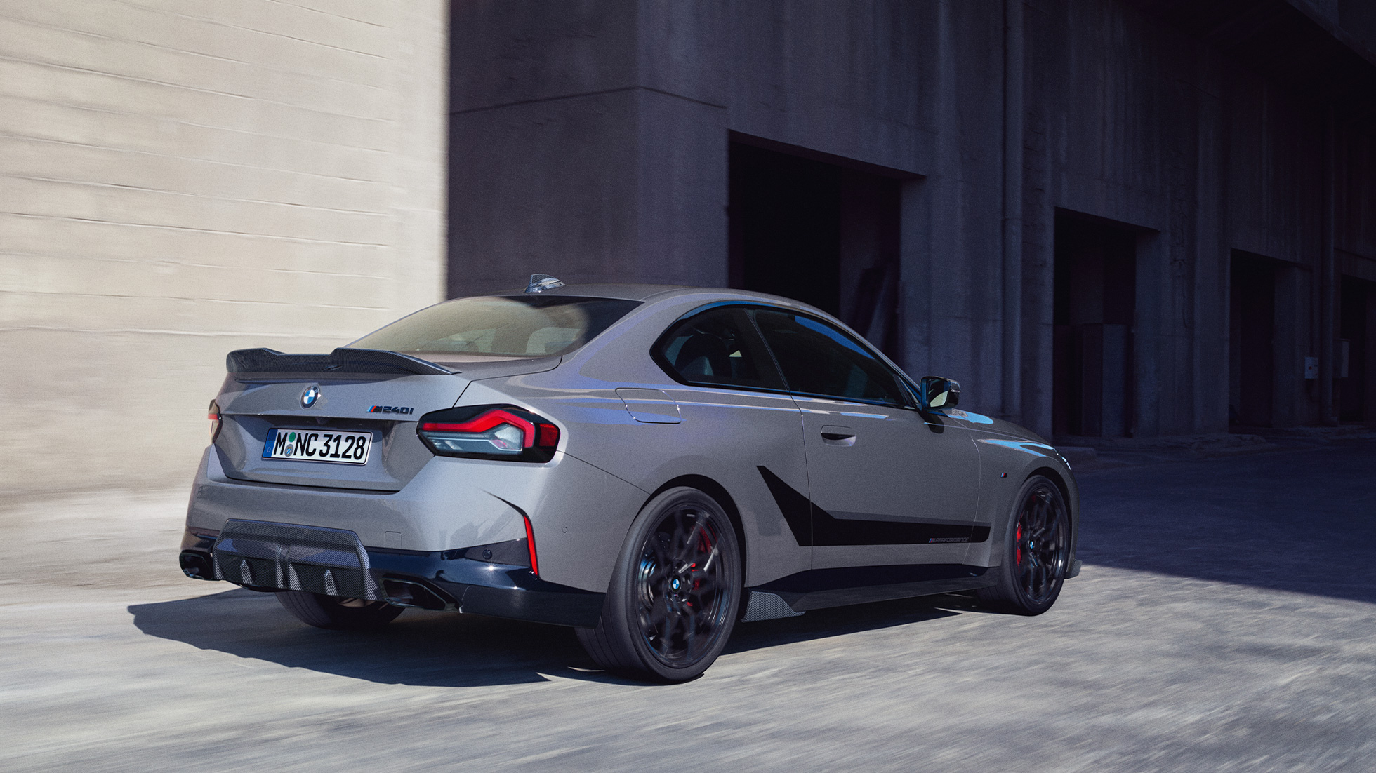 BMW 2 Серии Coupe G42, вид сзади в три четверти Аксессуары BMW M Performance BMW 2 Серии Coupe G42, вид сзади в три четверти