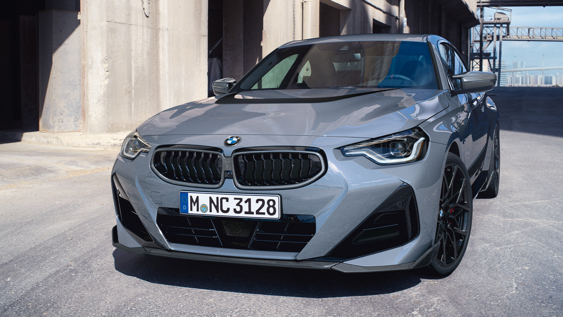 BMW 2 Серии Coupe G42, вид спереди в три четверти, крупным планом Аксессуары BMW M Performance BMW 2 Серии Coupe G42, вид спереди в три четверти, крупным планом